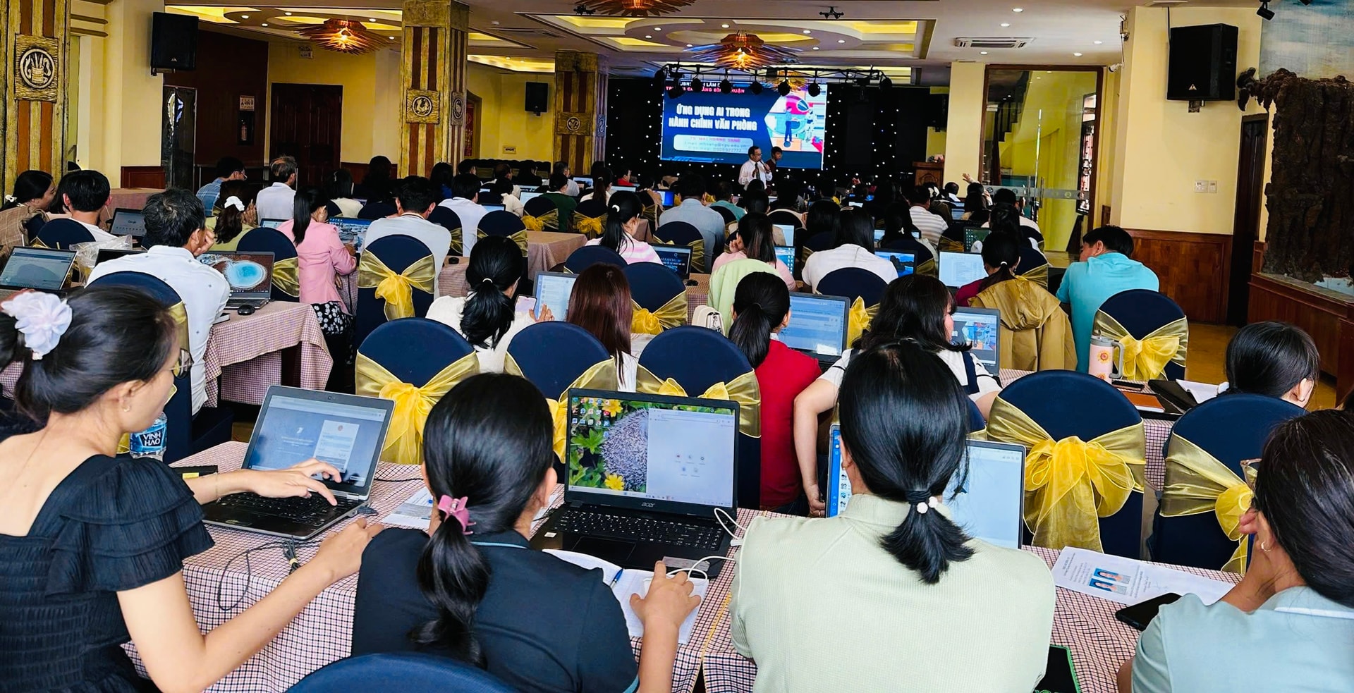 Khi cán bộ, công chức địa phương được ứng dụng AI