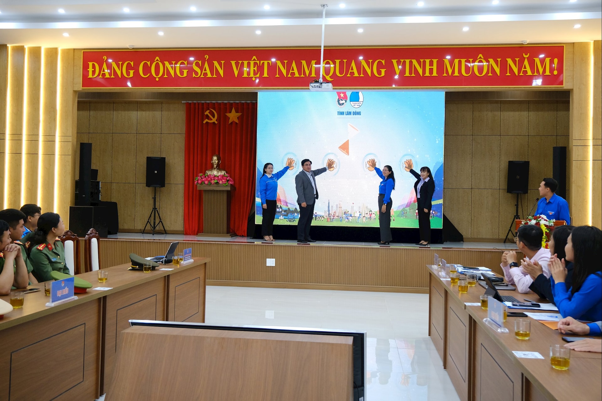 Tuổi trẻ Lâm Đồng phát động phong trào thi đua và chương trình “Bình dân học vụ số”