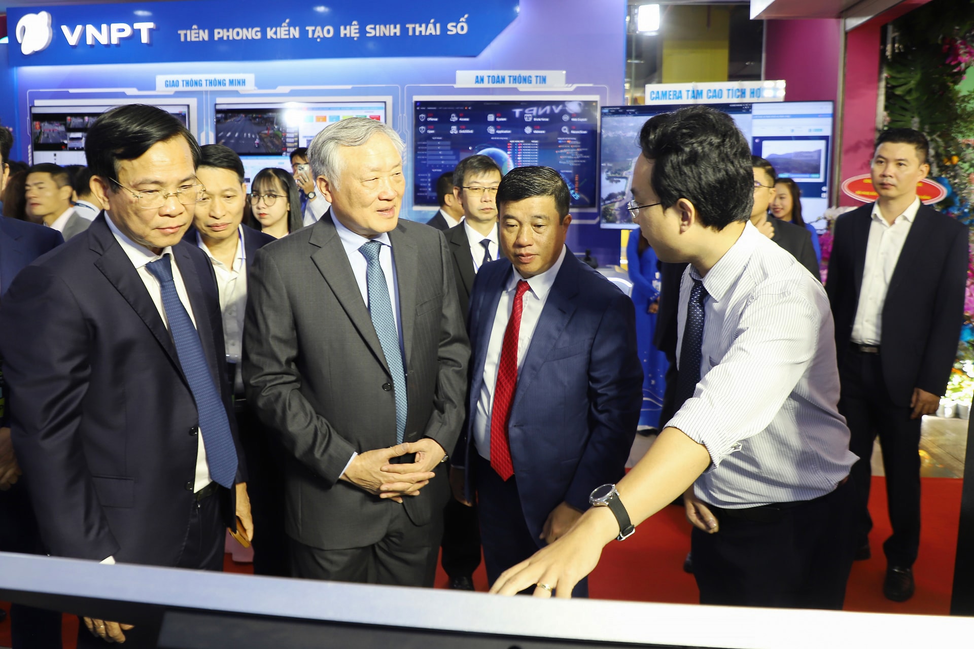 Phó Thủ tướng Thường trực Chính phủ Nguyễn Hòa Bình dự Hội nghị Xúc tiến đầu tư tại Lâm Đồng