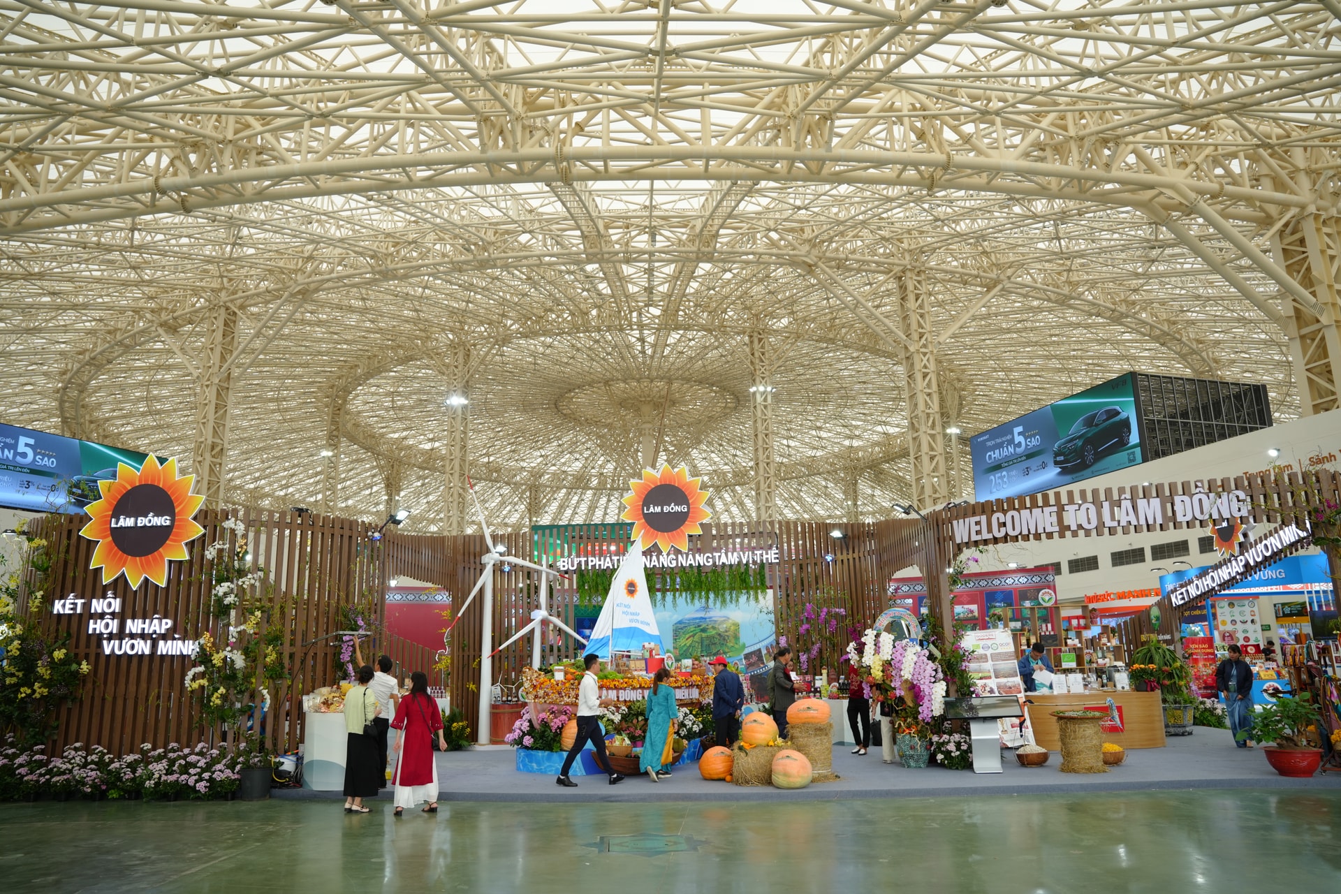 Lâm Đồng quảng bá thương hiệu đặc sản và du lịch tại Hội chợ Mùa Thu 2025