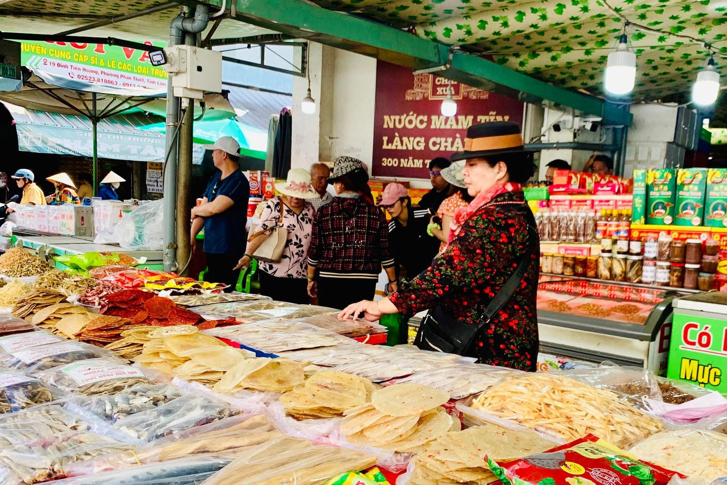 Phong phú thị trường hải sản dịp tết