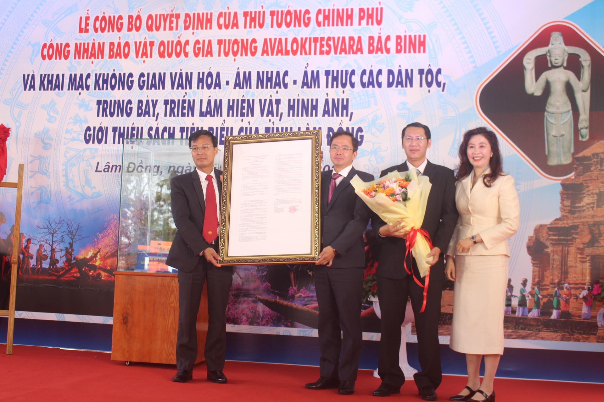 Lặng ngắm những báu vật của thời gian