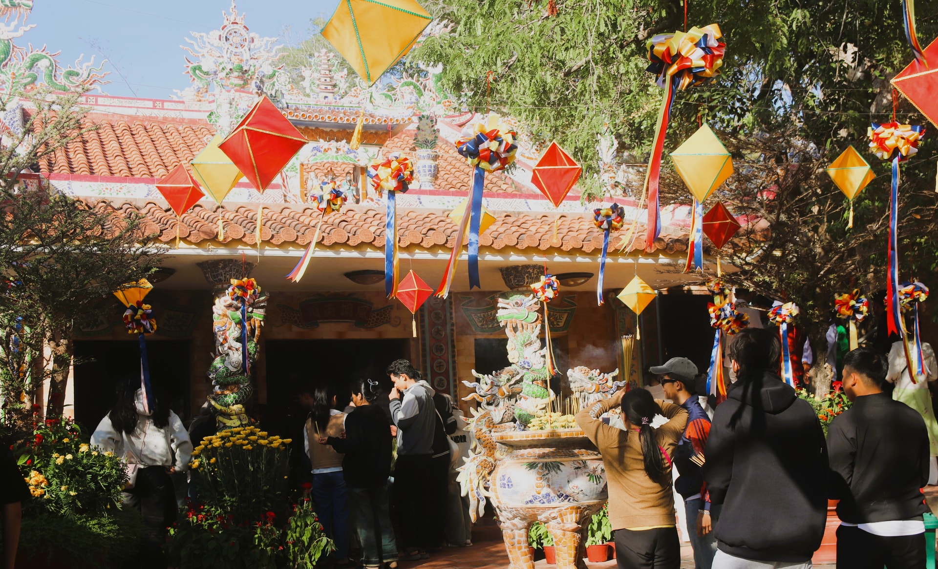 Nét đẹp văn hóa lễ chùa đầu năm