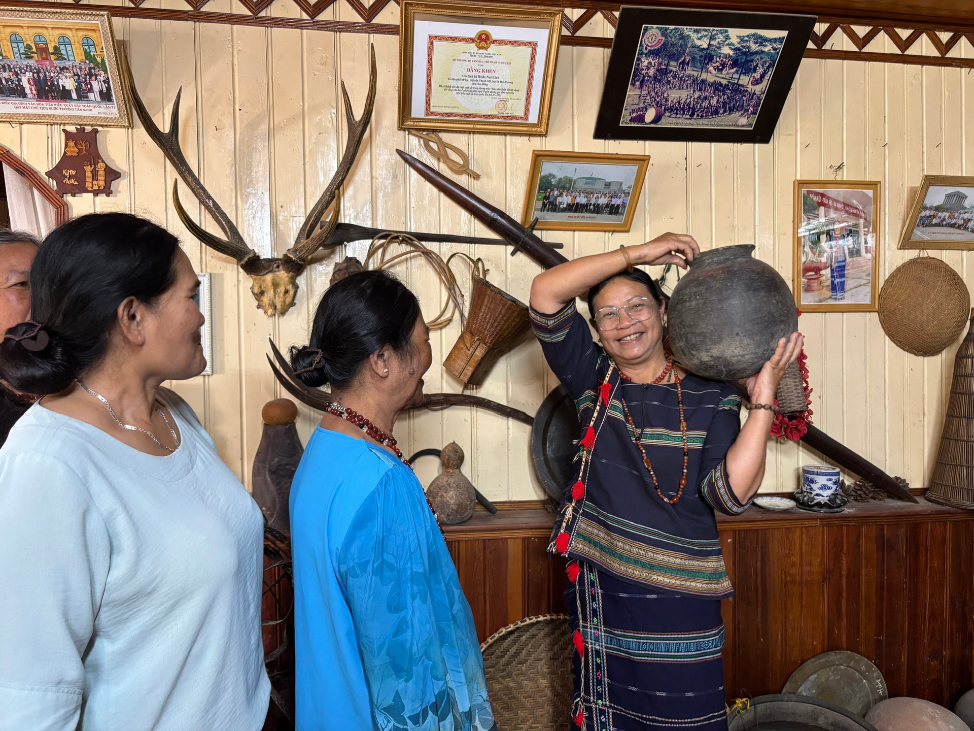 Bộ sưu tập quý của người phụ nữ K’ho