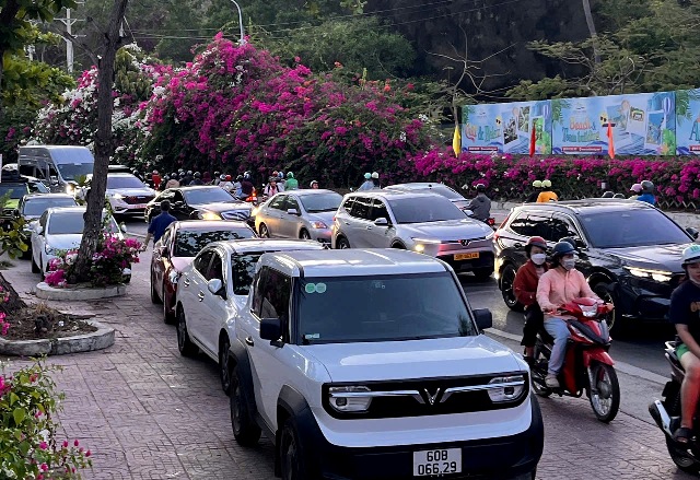 Ngày đầu tiên kỳ nghỉ lễ, Phan Thiết và Đà Lạt nhộn nhịp du khách