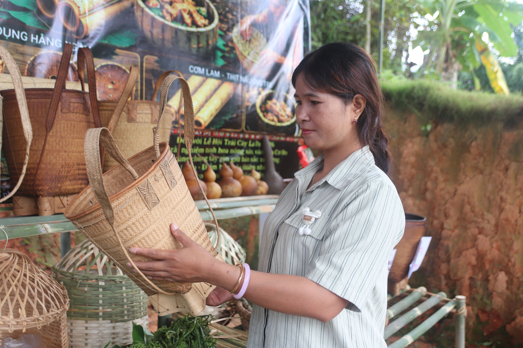 Những đôi tay giữ nghề truyền thống