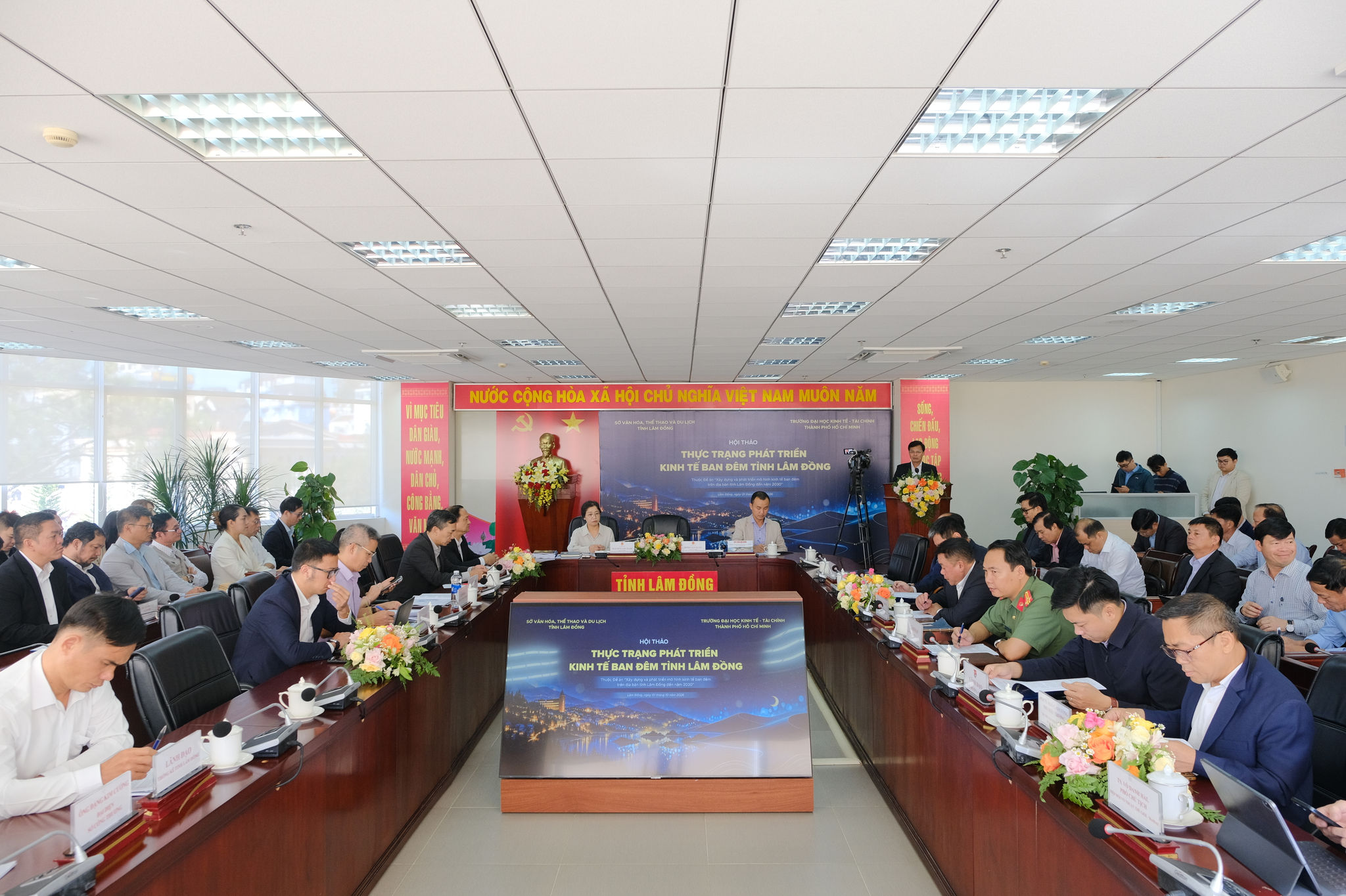 Lâm Đồng tìm giải pháp phát triển kinh tế ban đêm đến năm 2030